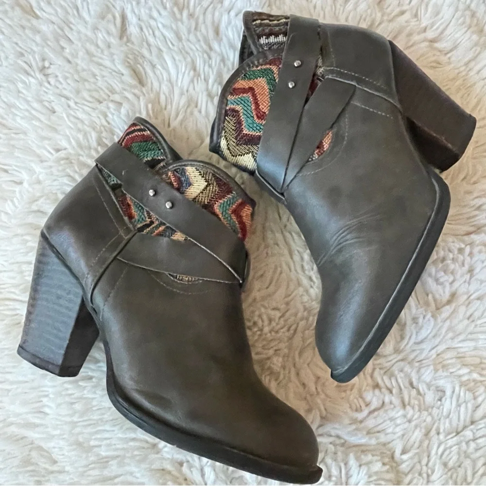 XOXO Women’s‎ Koris Western Bootie Gray Ankle Southwestern Boots size 6.5